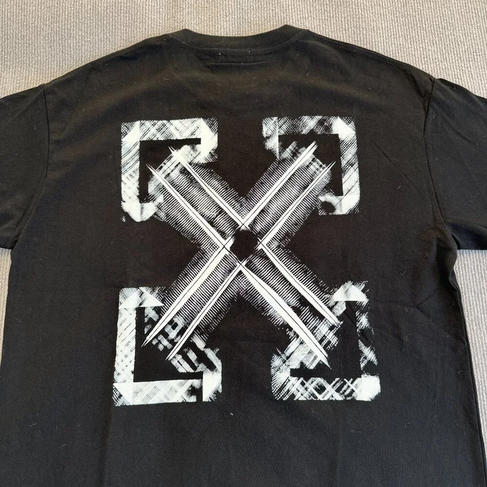 Off-White Men's Black T-shirt - Picture 2 of 7